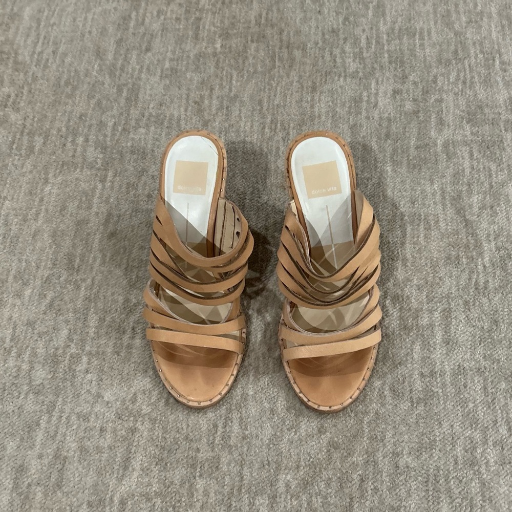 Dolce vita heals! Brown color and very comfortable and cute. Size 7 and a half